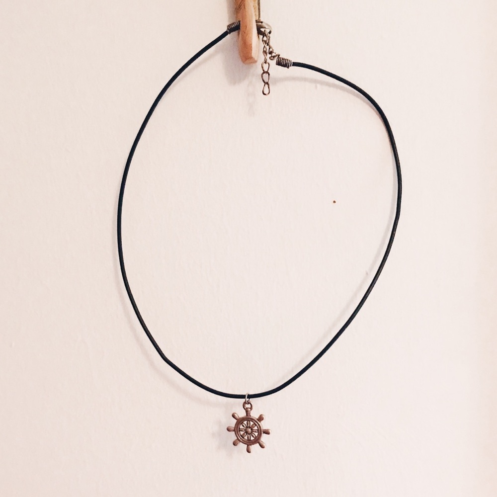 Ship wheel choker